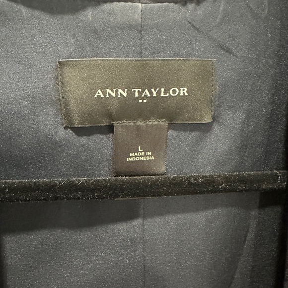 Ann Taylor navy blue vest size EUC - Picture 2 of 3